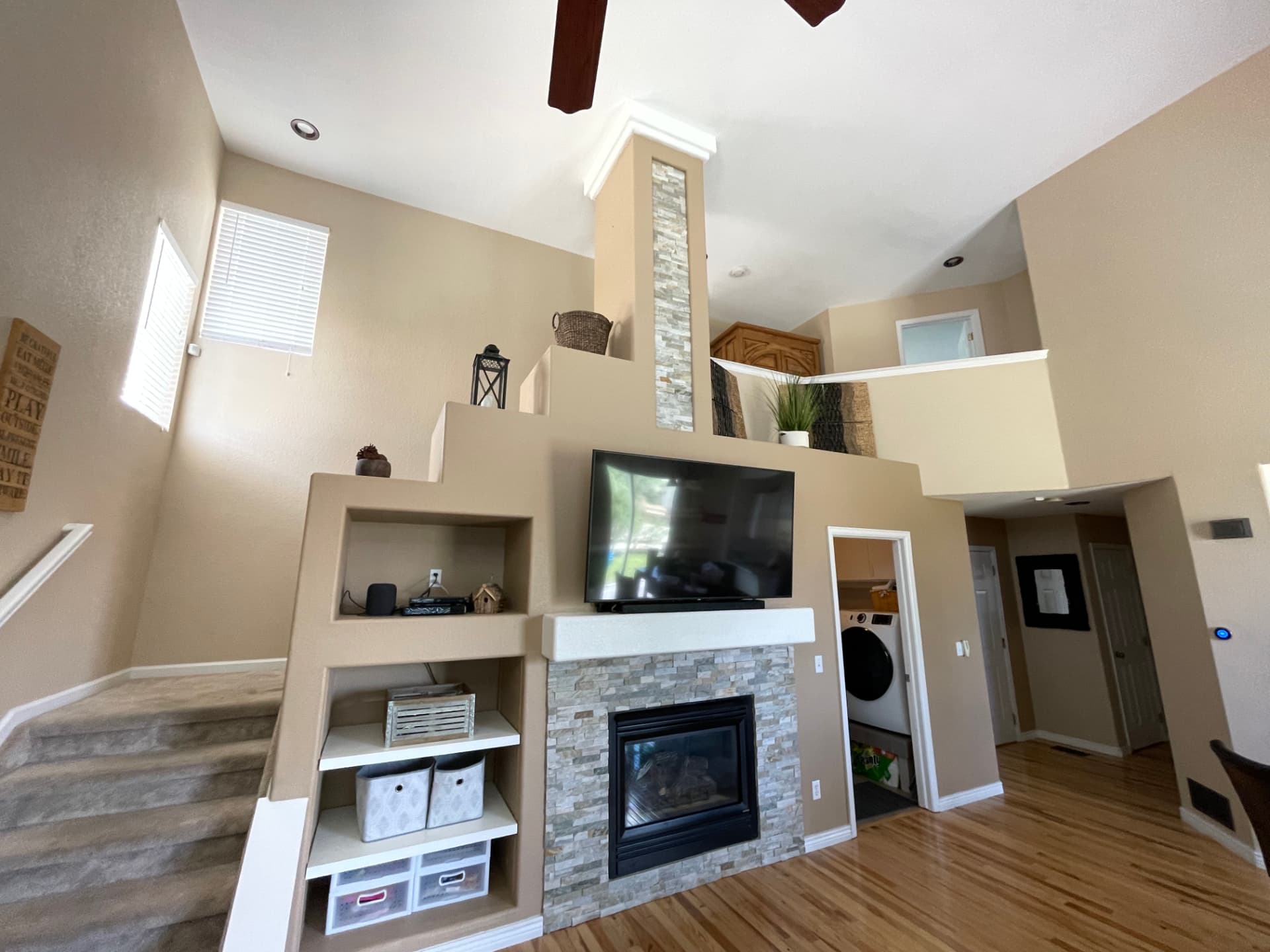 Same great room before the interior repaint